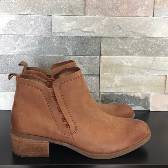 korks tea ankle bootie tan